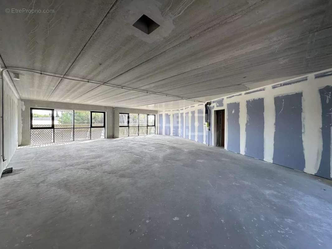 Commerce à PUGET-SUR-ARGENS