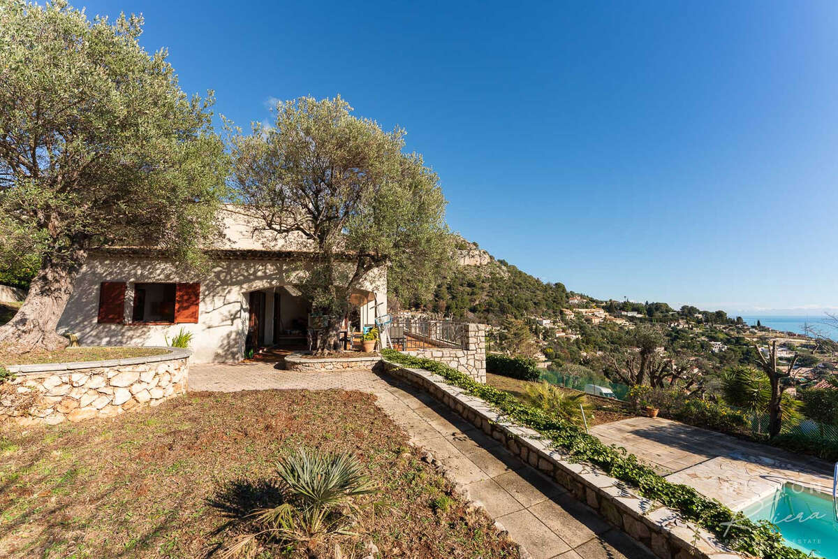 Villa provençale offrant une vue panoramique sur la mer à La Turbie, à 5 minutes de Monaco - photo 24