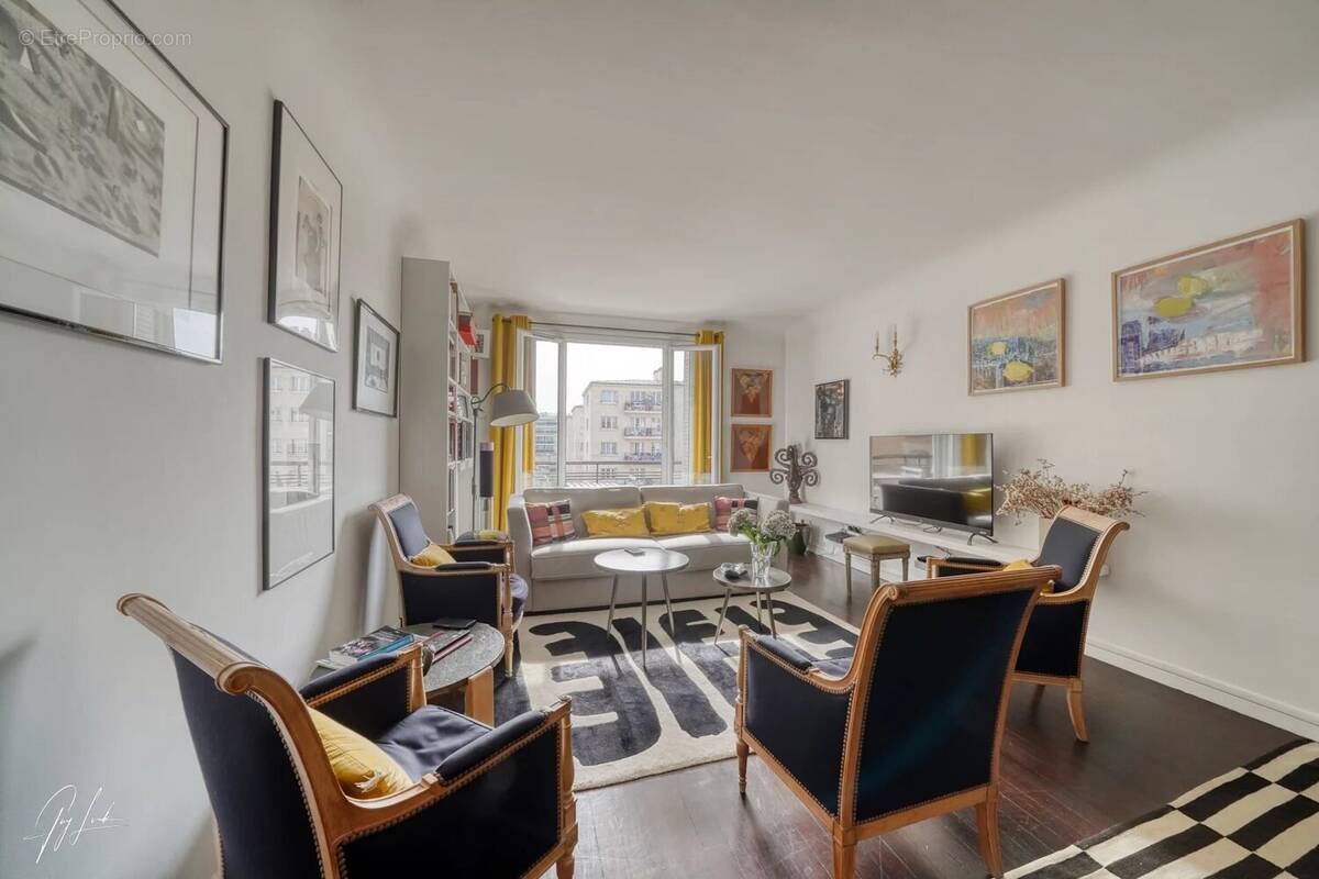 Appartement à PARIS-16E