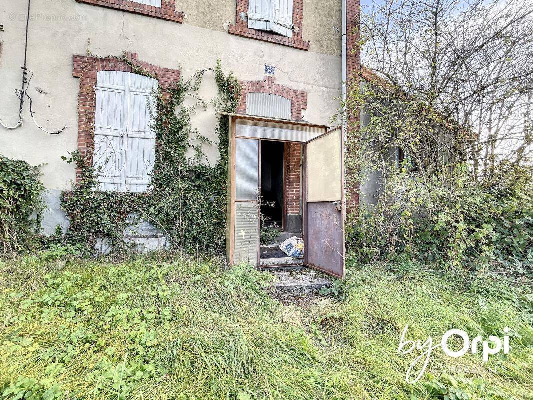 Maison à SAINT-ELOY-LES-MINES