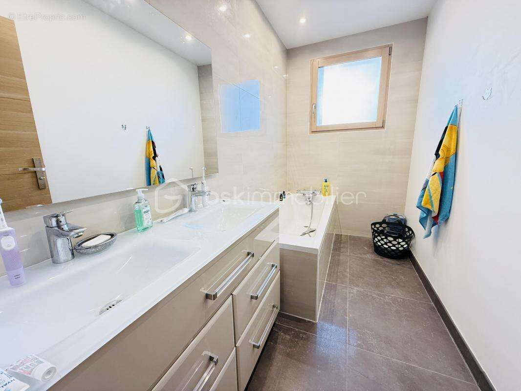 Maison à VEZIN-LE-COQUET