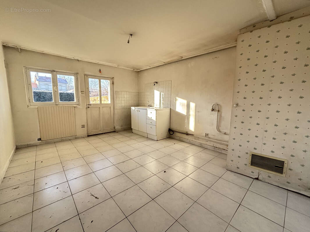 Maison à CRECY-LA-CHAPELLE