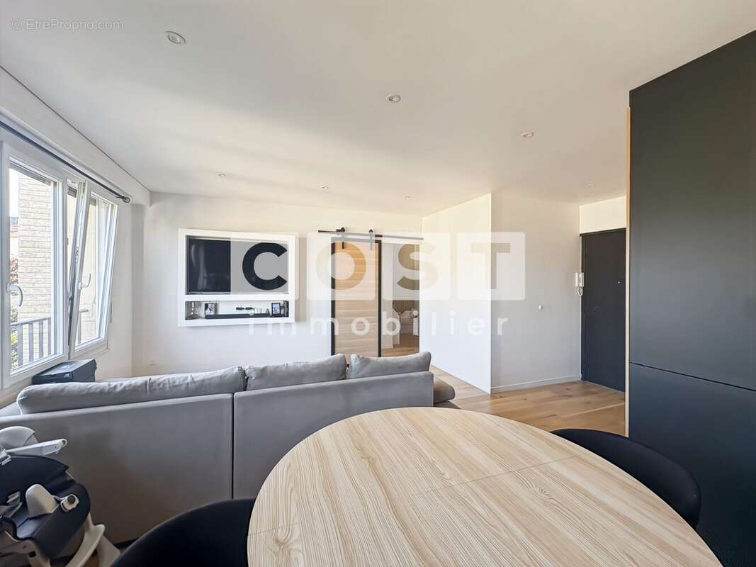 Appartement à LA GARENNE-COLOMBES