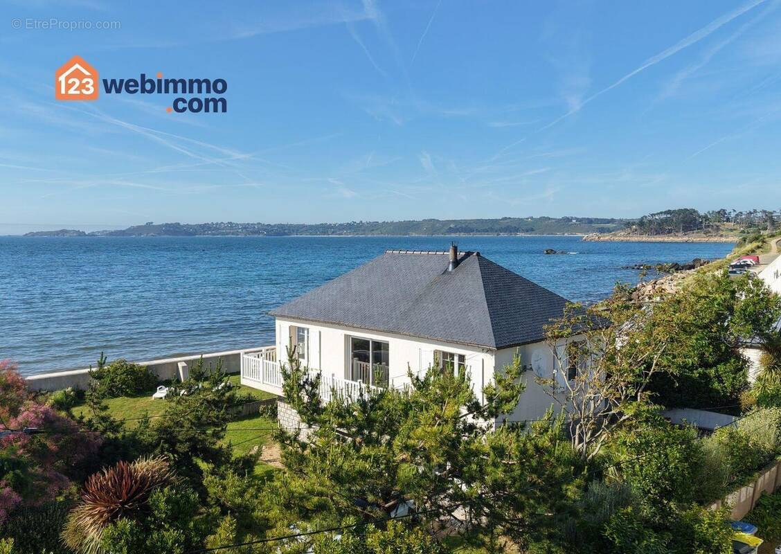 Maison à TREDREZ-LOCQUEMEAU