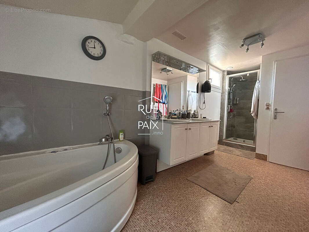 Maison à AZAY-LE-BRULE