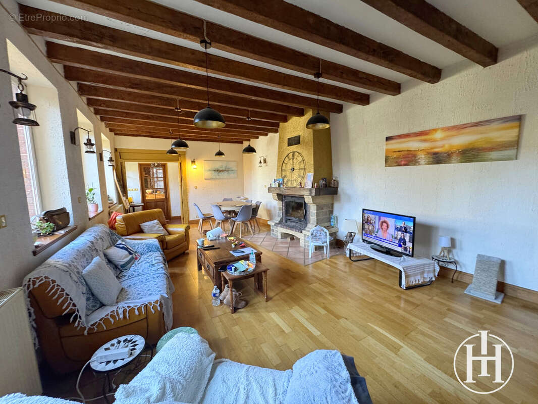 Maison à AINAY-LE-CHATEAU