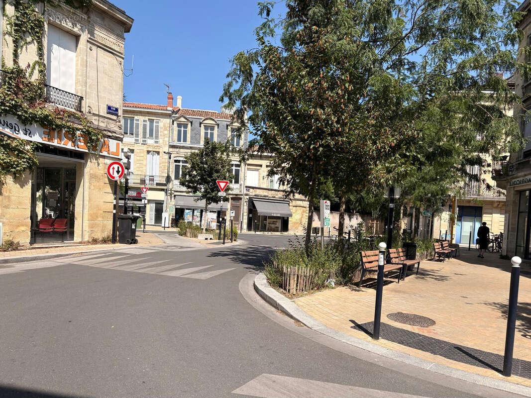 Bordeaux place amedee larrieu   appartement t3 traversant, dernier etage et vue degagee - photo 11