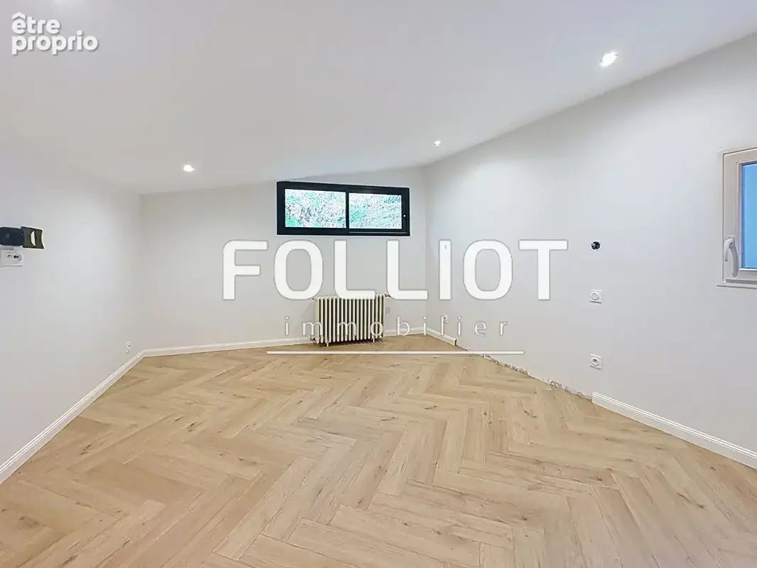A VENDRE à Fougères centre  - Maison de 136m² avec terrasse et garage - photo 10