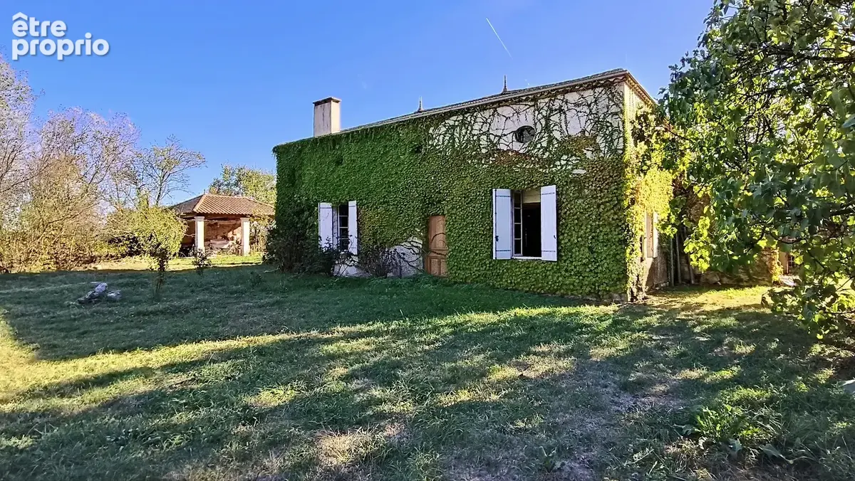 Demeure de caractère en pierre de 1840   254,60 m2   Parc arboré de 4 218 m2   Piscine 14 × 5 m - photo 8