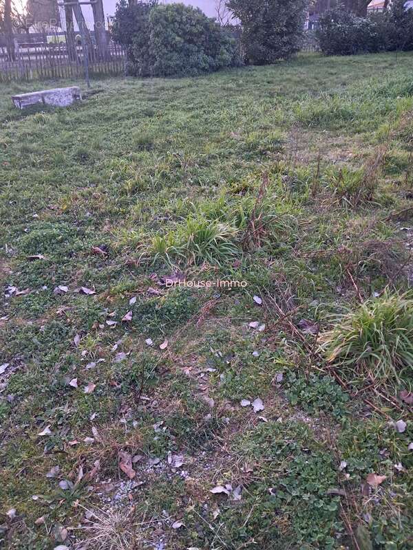 Terrain à SAINT-MEDARD-EN-JALLES