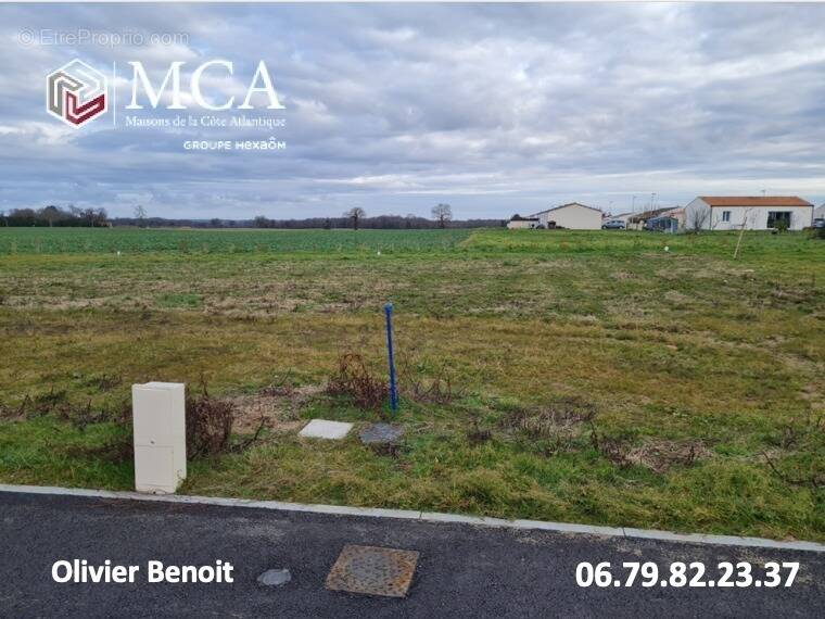 Terrain à CORME-ROYAL