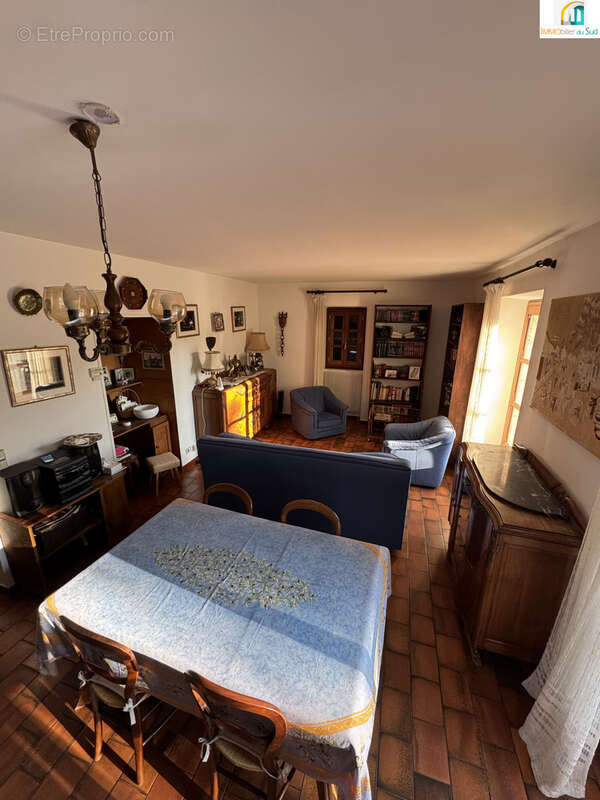 Maison à LEZAN