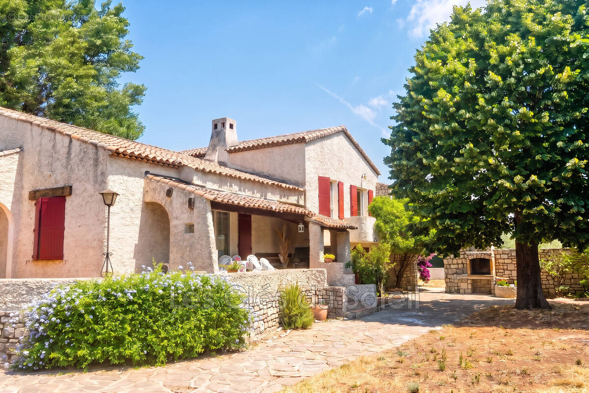 Maison à SOLLIES-VILLE