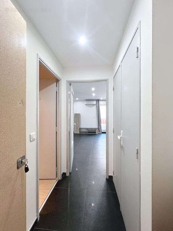 Appartement à SAINT-LAURENT-DU-VAR