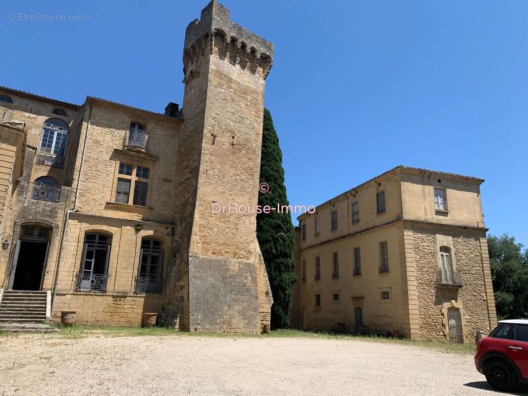 Autre à VERS-PONT-DU-GARD