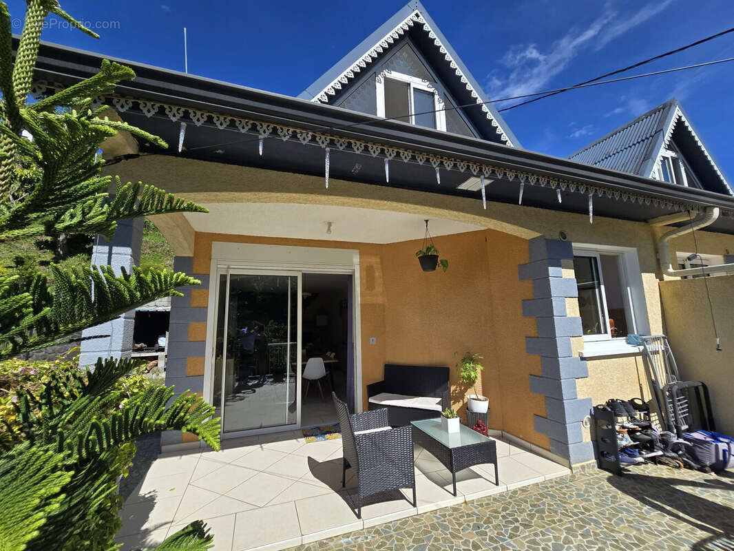 Maison 180 m² à Entre-Deux  - photo 2