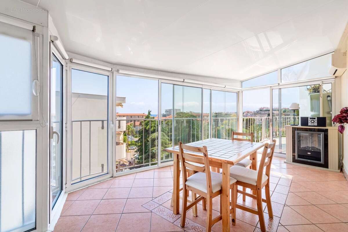 Appartement à LE CANNET