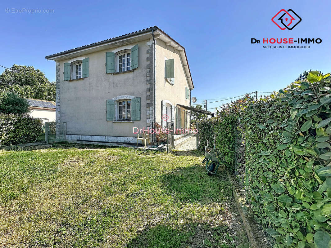 Maison 198 m² à Aubeterre-Sur-Dronne  - photo 26