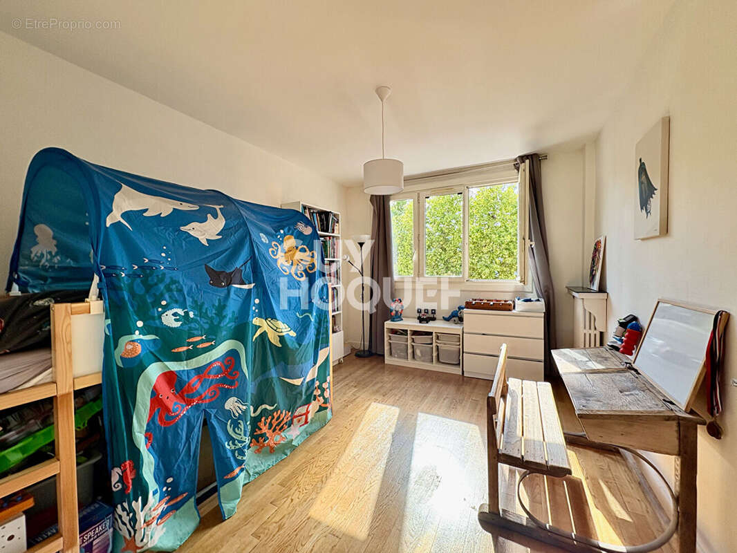 Appartement à COURBEVOIE