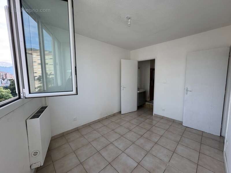 Appartement à CARROS