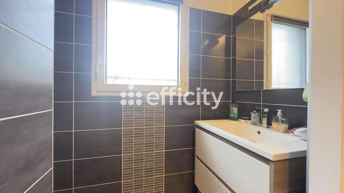 Maison à PORTES-LES-VALENCE