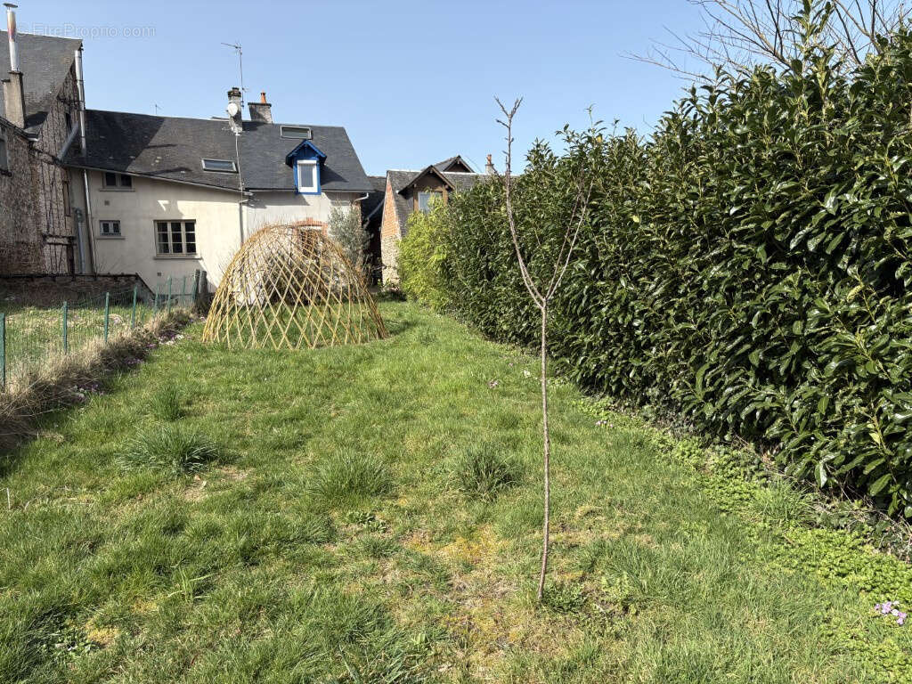 Maison à ARNAC-POMPADOUR