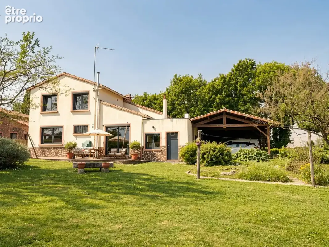 Maison en village - Saint-Georges-de-Montaigu - photo 2