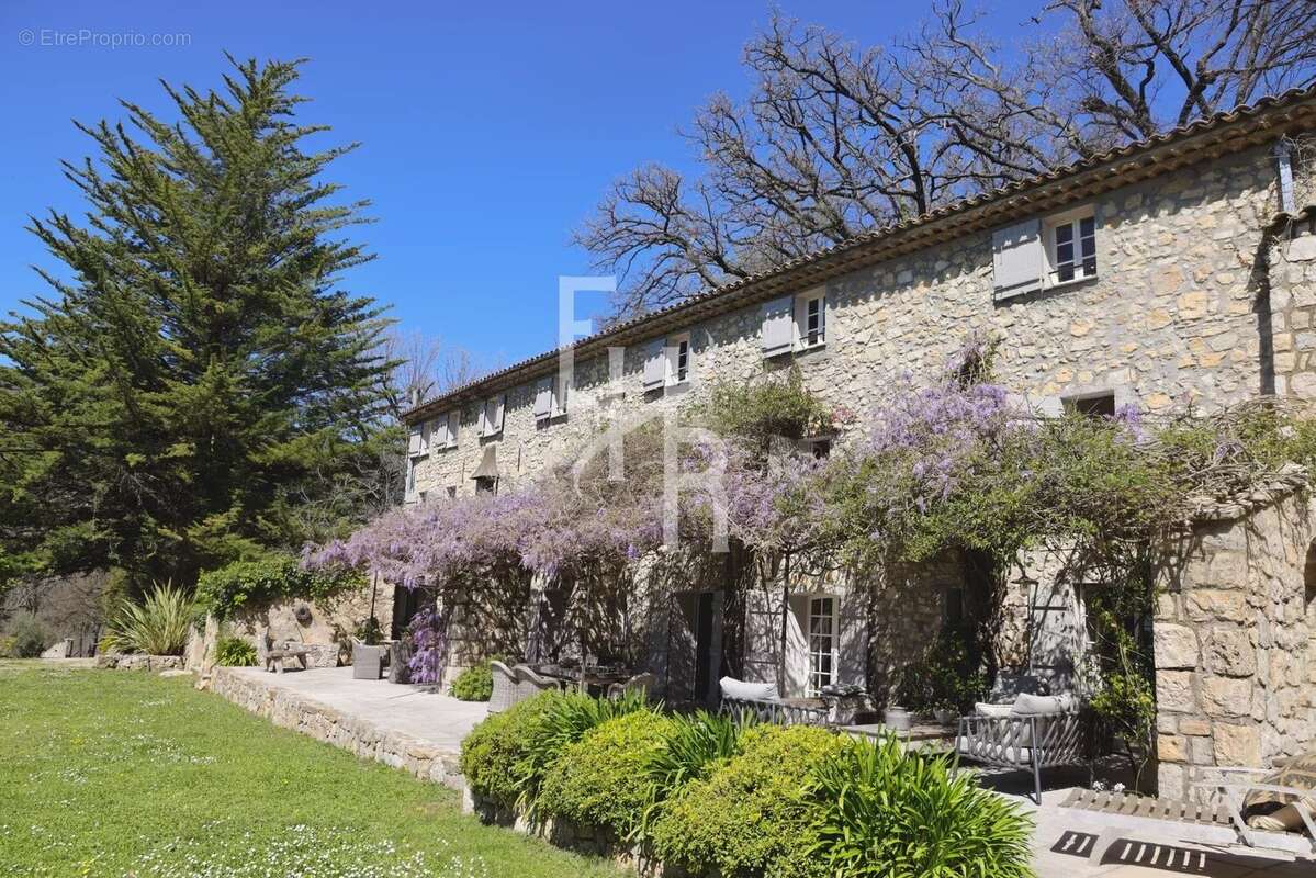 Maison à CHATEAUNEUF-GRASSE