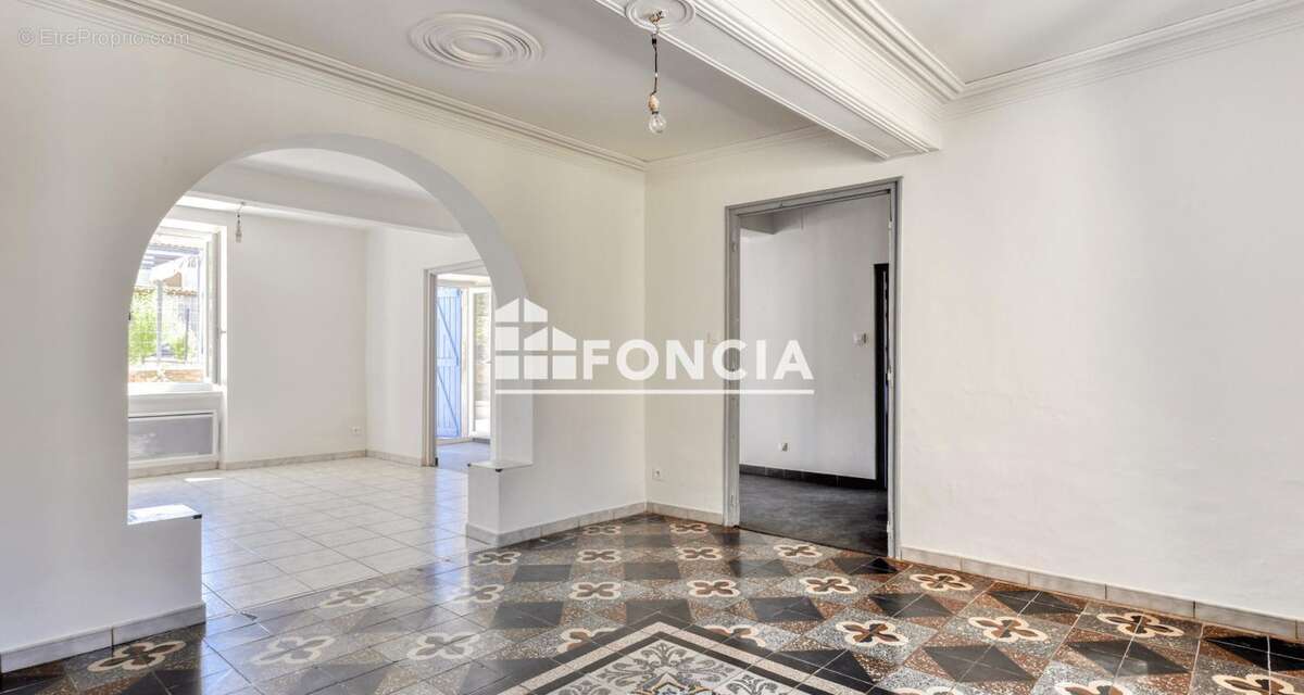 À VENDRE – Charmante maison avec dépendance et jardin à Luc-sur-Orbieu - photo 3