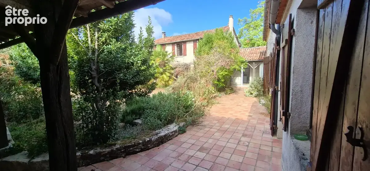 Corps de Ferme de 340 m2, avec plusieurs maisons indépendantes et 200 m2 de dépendances - photo 45