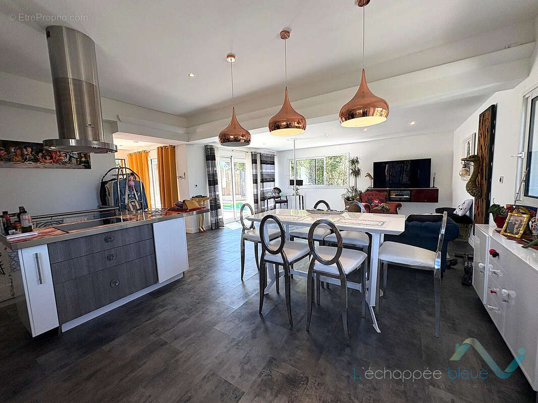 Vente maison T5 avec piscine sur un terrain d'environ 509m2 à Cogolin - photo 5