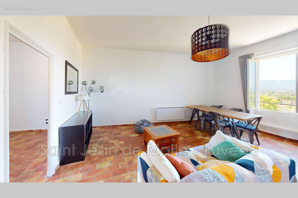 Appartement à POURRIERES