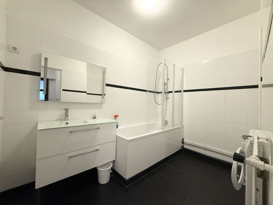 Appartement à COURBEVOIE