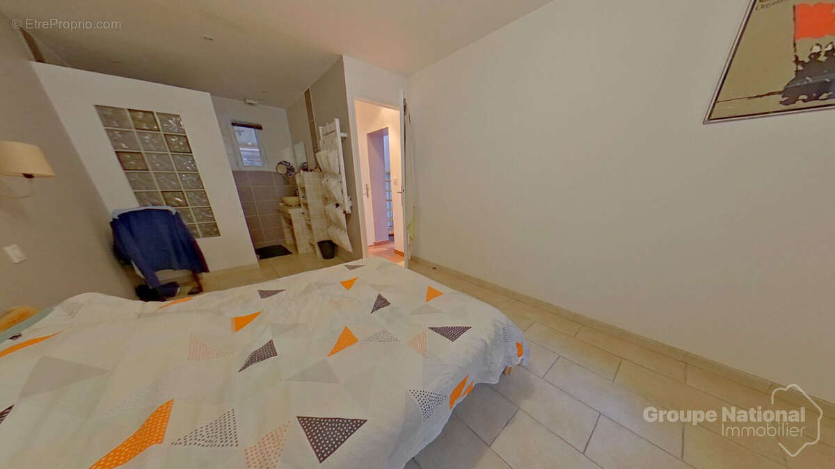 Maison à SAINT-MITRE-LES-REMPARTS