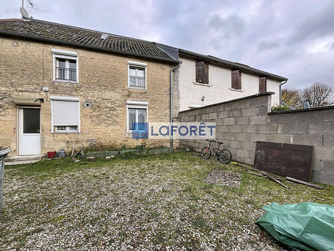Maison 296 m² à Orges  - photo 2