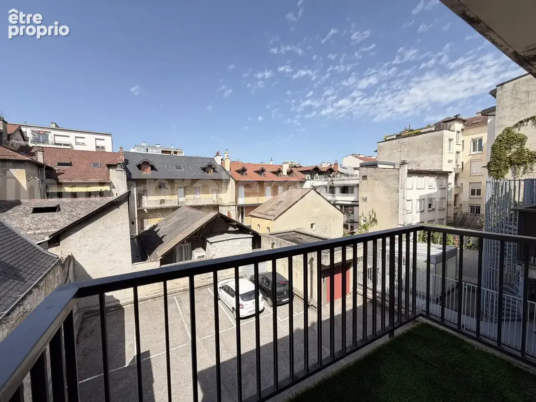 Appartement_Annecy_centre-ville_lac_veille_ville_lumineux_équipée_excellent_état_proche_Genève_frontière_Suisse_gare_recherché_balcon_immo_proleman