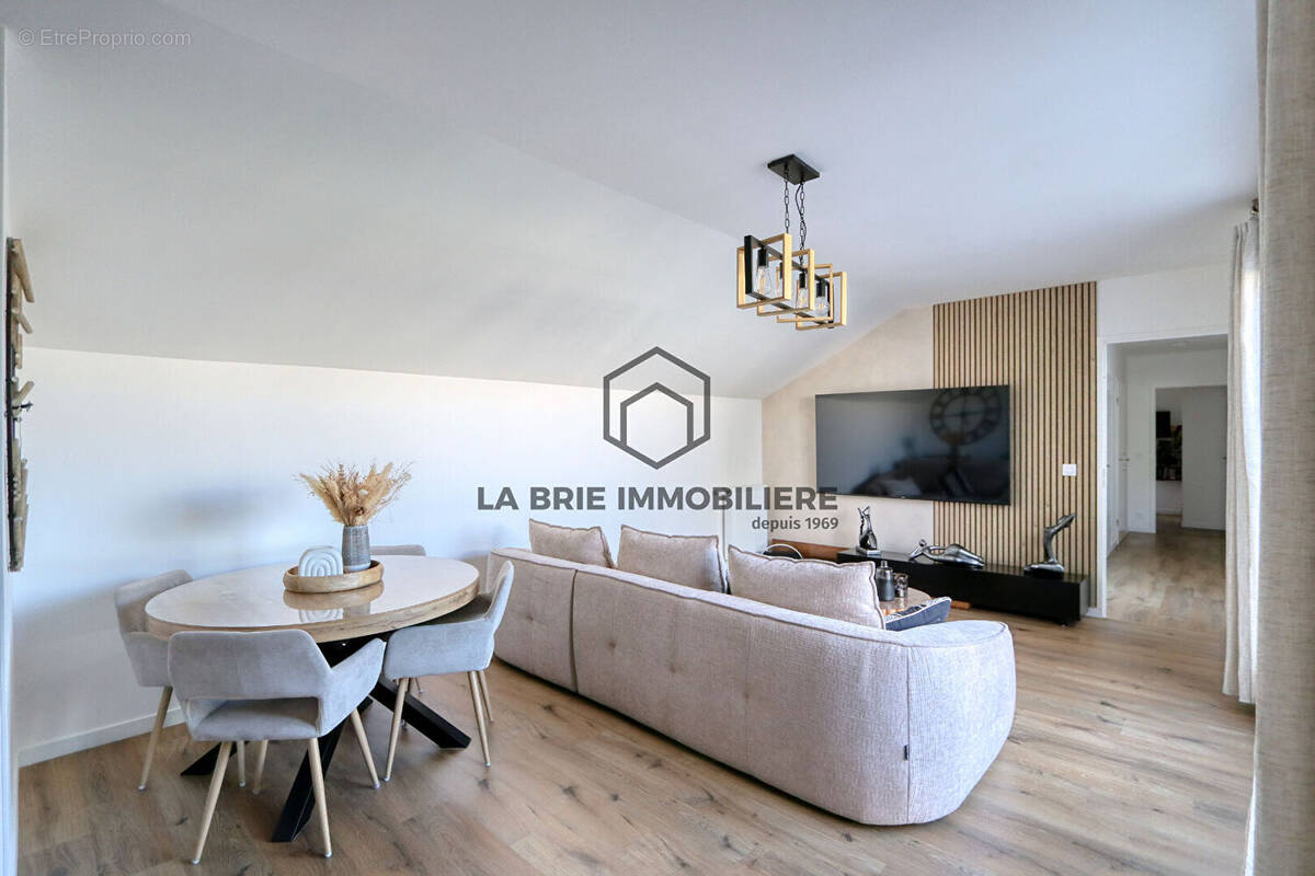 Appartement à BRIE-COMTE-ROBERT