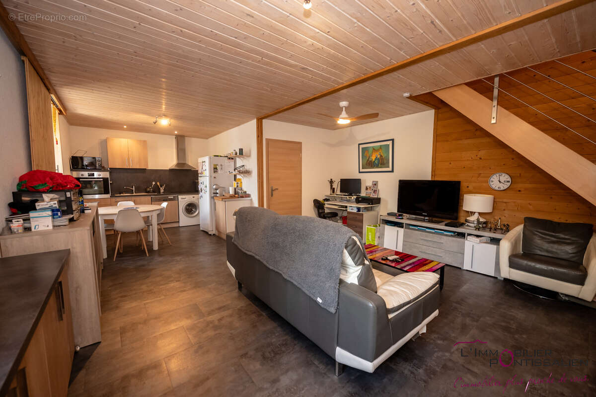Maison de caractere offrant de beaux volumes - photo 31