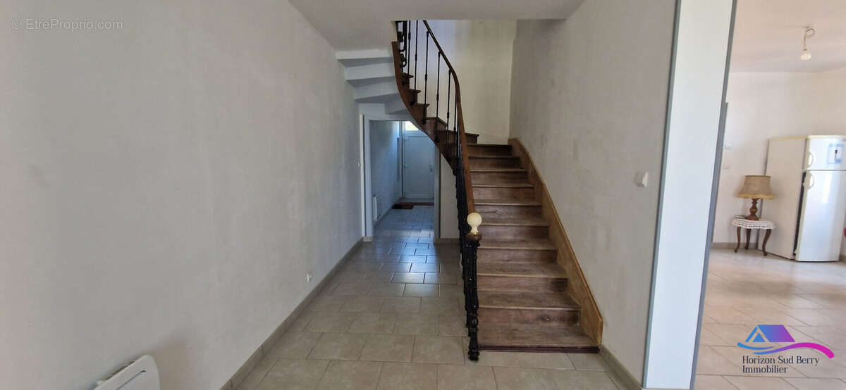 Accès exterieur - Maison à CHATEAUMEILLANT