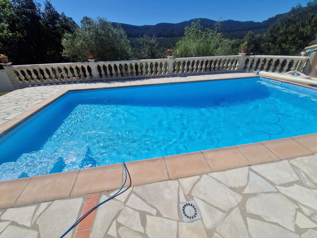 Maison à BAGNOLS-EN-FORET