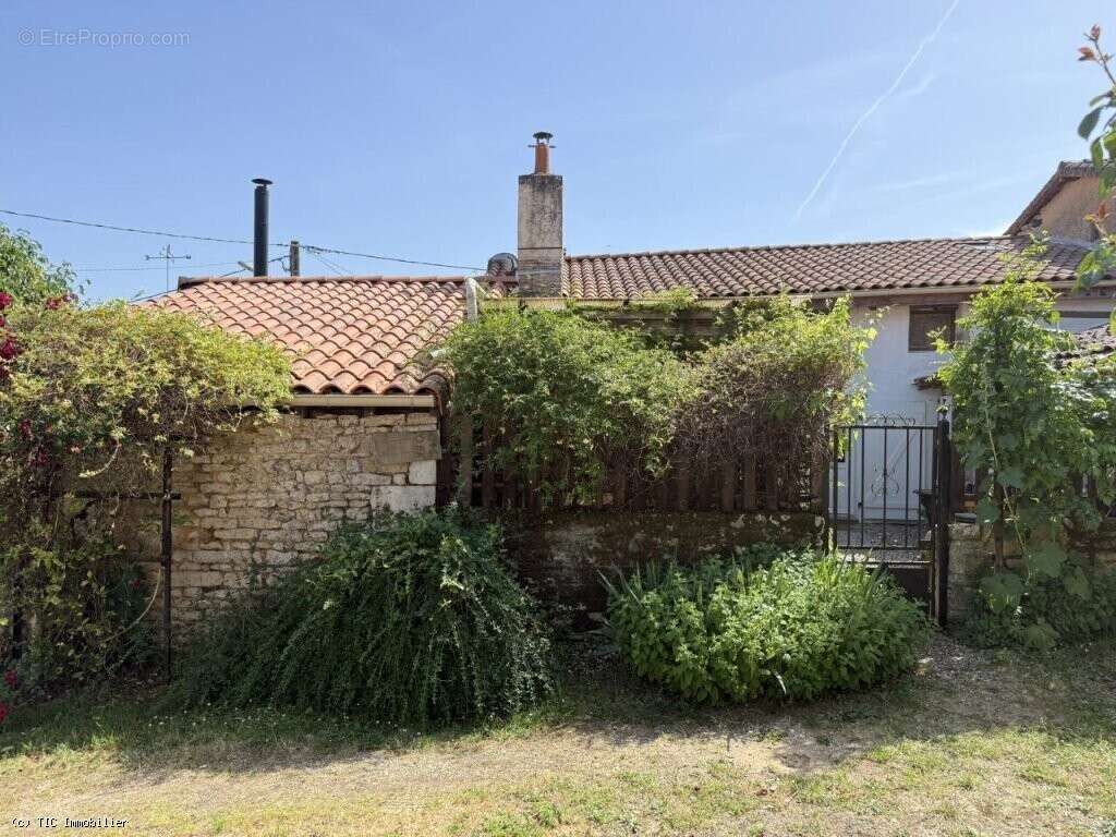 Maison à NANTEUIL-EN-VALLEE