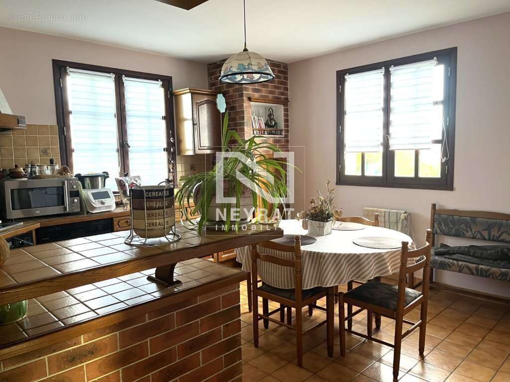 Maison 289 m² à Farges-Les-Chalon  - photo 6