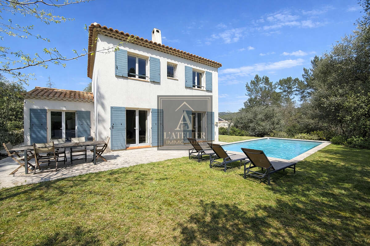 Maison récente avec 5 chambres, piscine et garage - photo 2