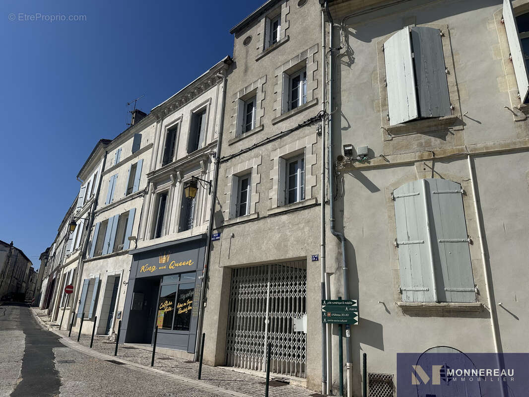 Appartement à BARBEZIEUX-SAINT-HILAIRE
