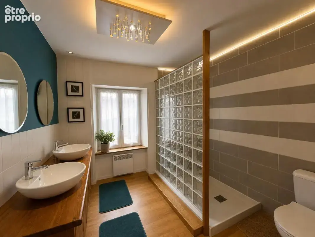 Maison de Village Rénovée de 4 Chambres avec Appartement Ind - photo 11