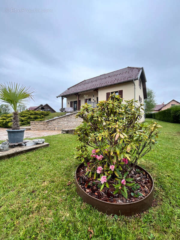 Maison à VERS-EN-MONTAGNE