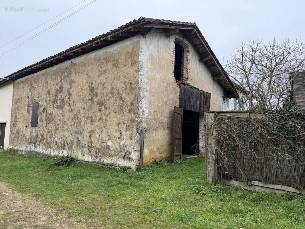 À vendre   Grange à rénover à Pey (Landes) Fort potentiel d’aménagement. - photo 3