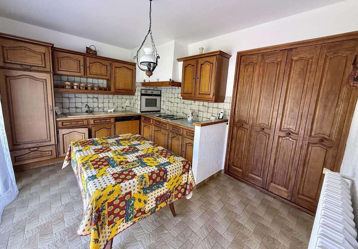 Maison à LA TOUR-SUR-ORB