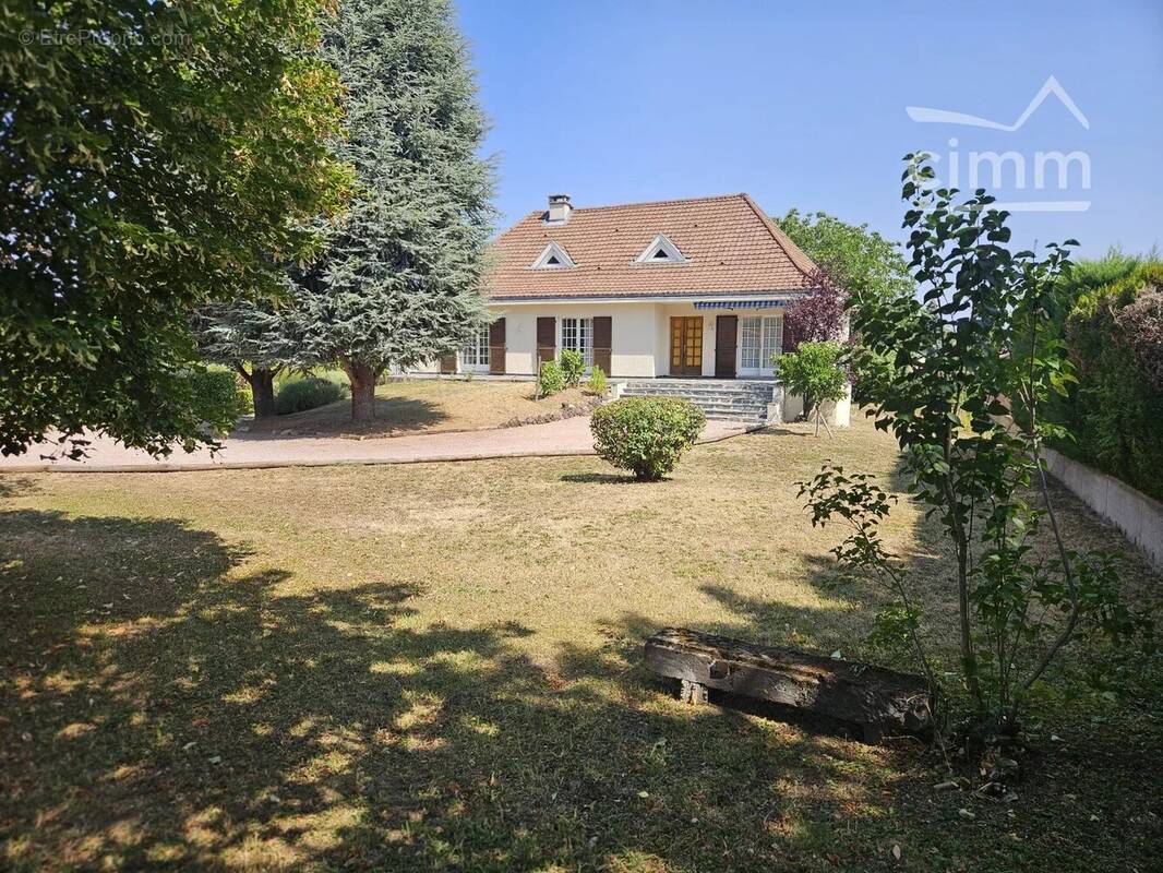 Maison à LES MARTRES-DE-VEYRE