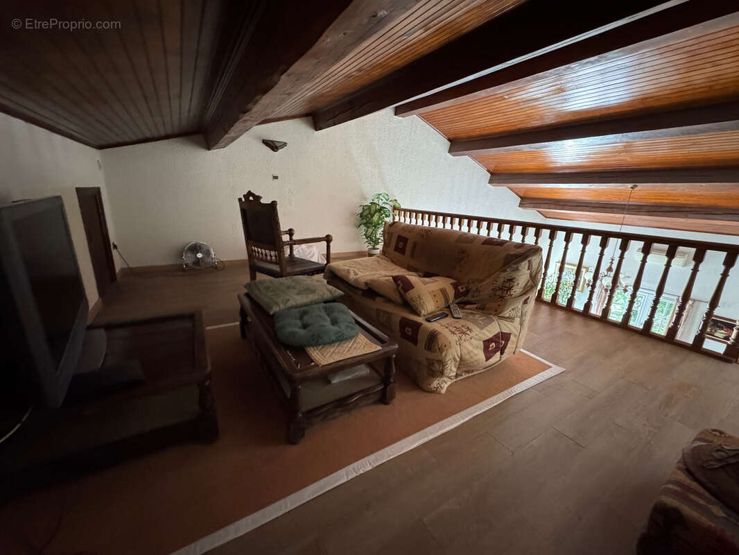 Maison à LAUDUN-L'ARDOISE